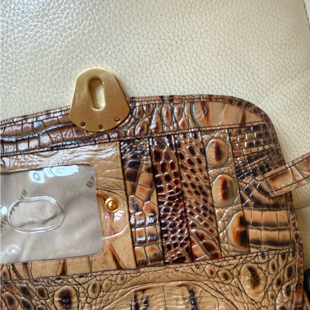 Brahmin 100% leather brown crocodile crossbody purse with gold hardware - Picture 7 of 8
